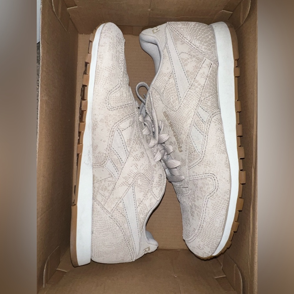 Reebok 7.5